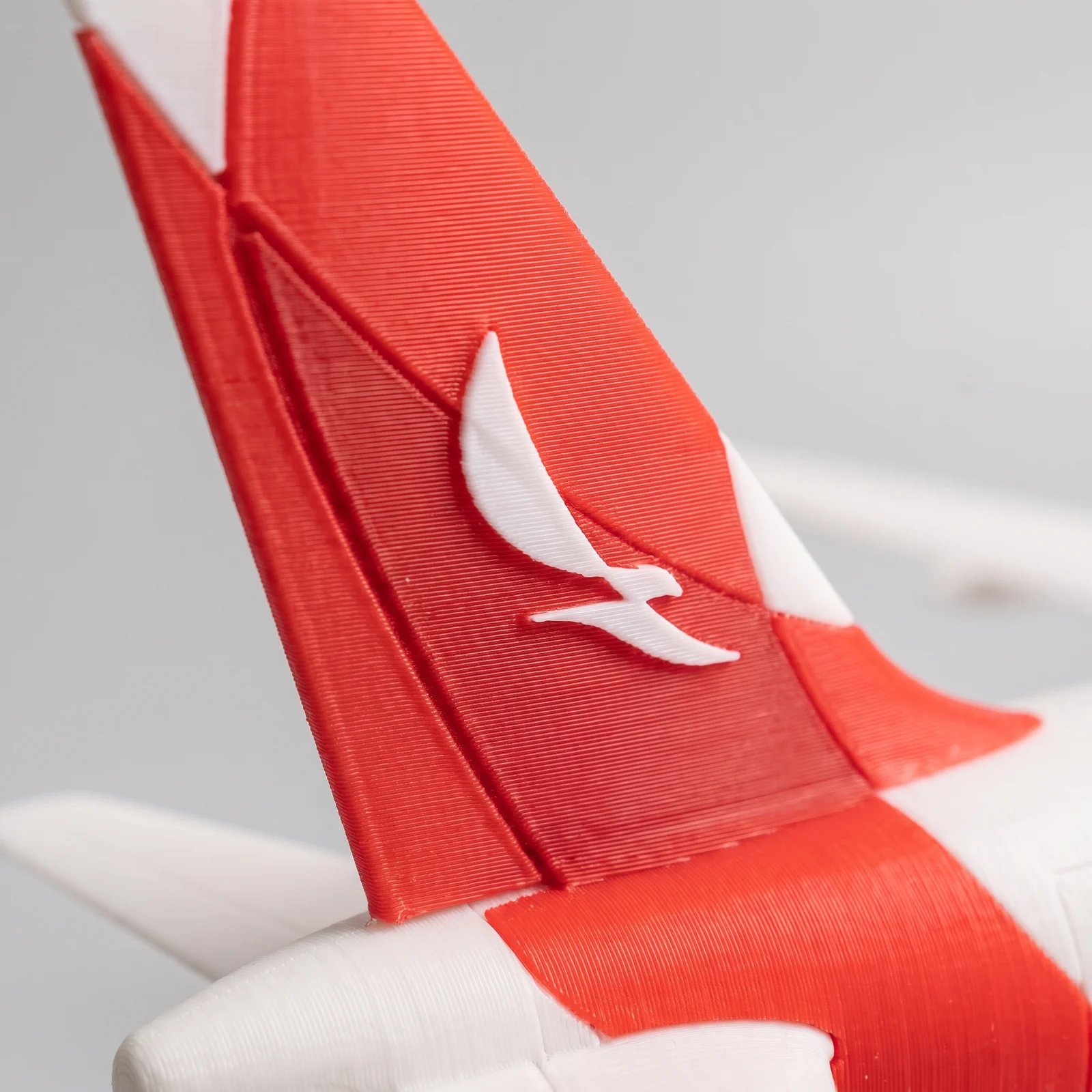 Detalle de las capas en la cola del avión de Avianca