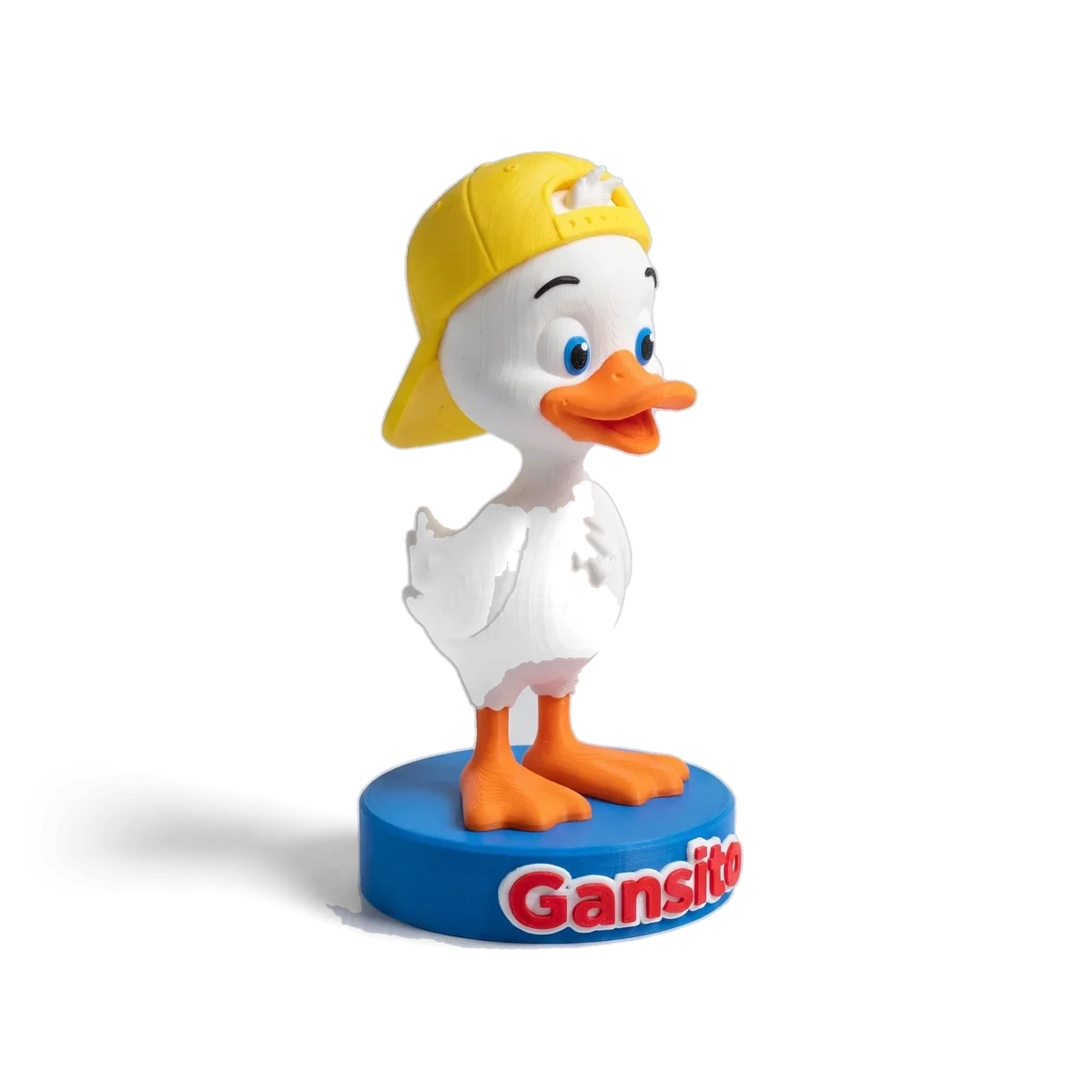 Figura de Gansito con gorra sobre base azul, impresa en 3D